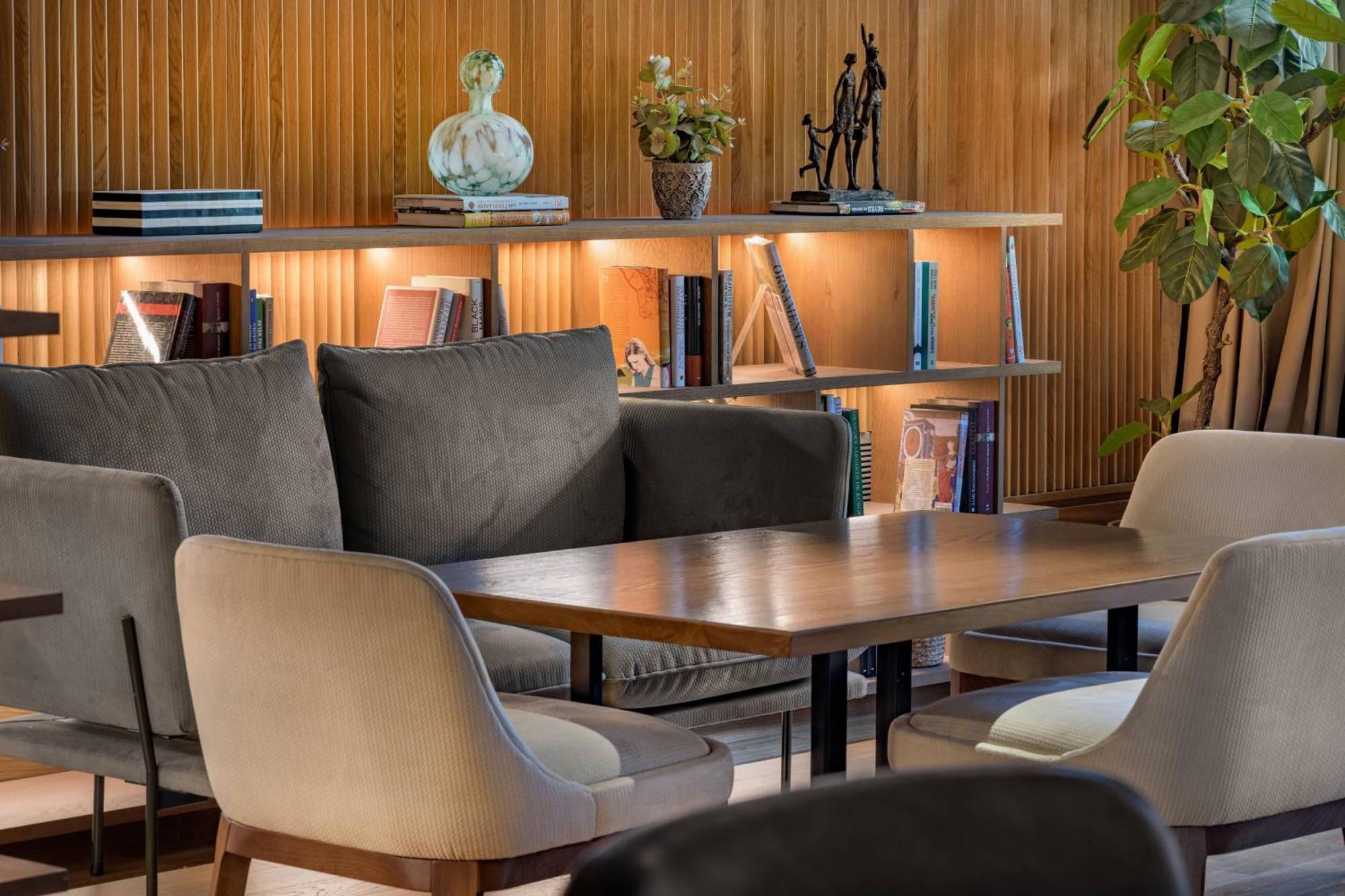 Ac Hotel Avenida De America By Marriott — Photos 2